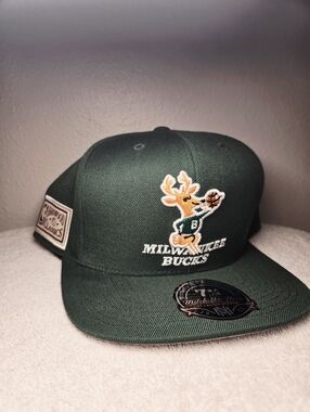 Mitchell & Ness Milwaukee Bucks Fitted Hat 7 3/4  Hardwood Classics Retro Bango